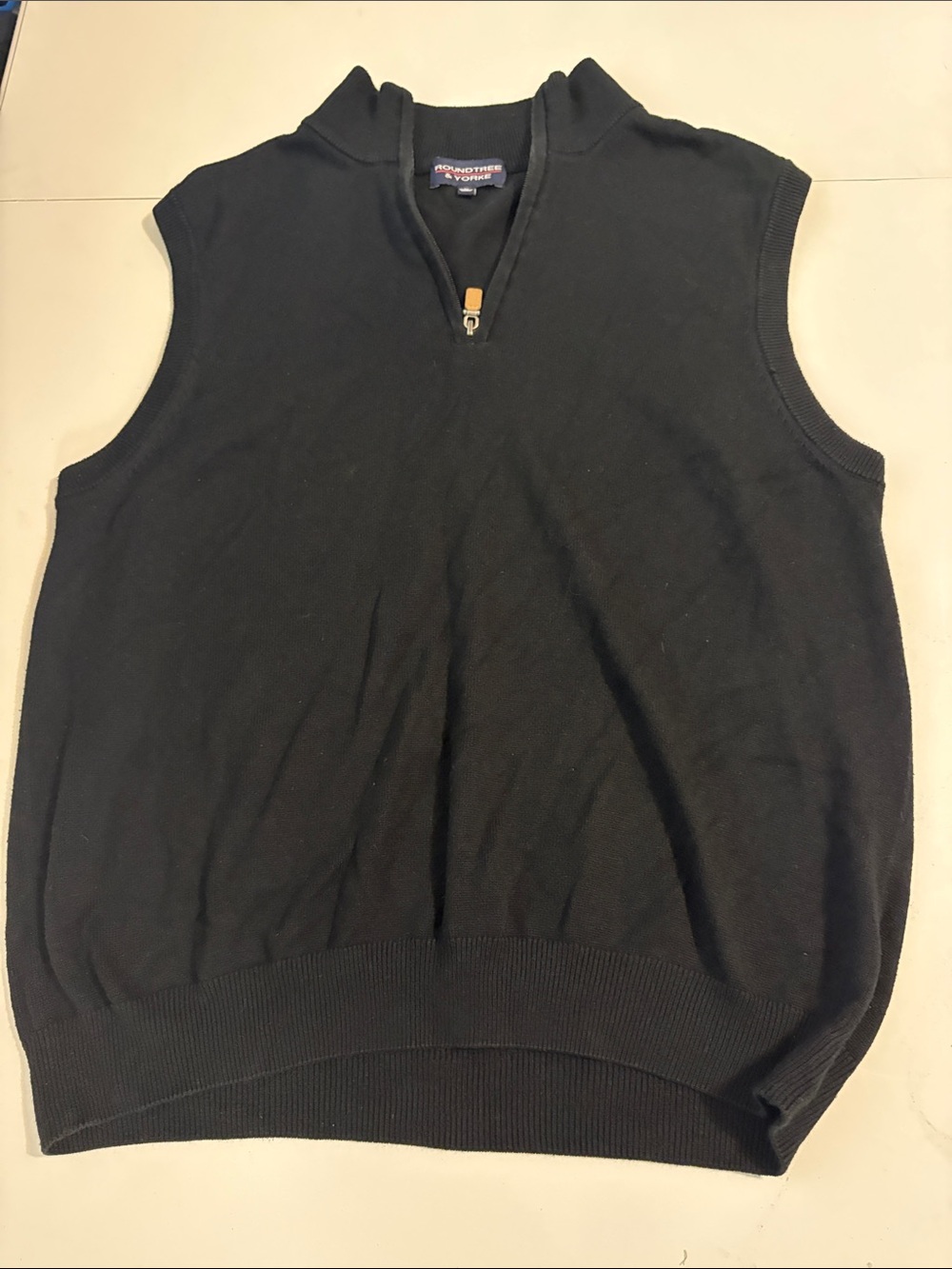 Roundtree & Yorke Black Sleeveless Zip Sweater Vest